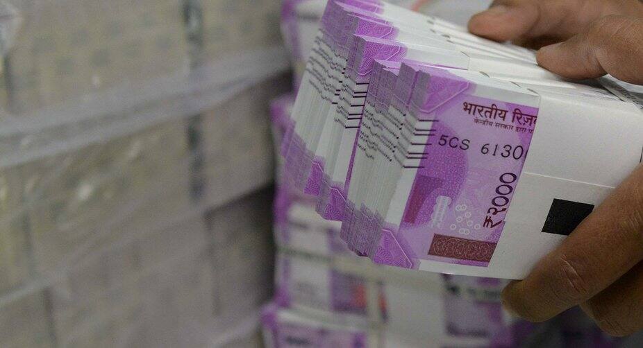 West Bengal: BJP leader arrested with Rs 33 lakh in new currency notes West Bengal: BJP leader arrested with Rs 33 lakh in new currency notes