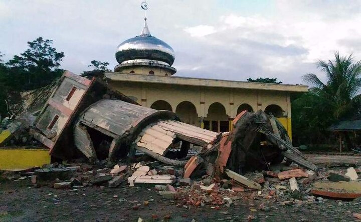 Frantic rescue after quake kills 54 in Indonesia's Aceh Frantic rescue after quake kills 54 in Indonesia's Aceh