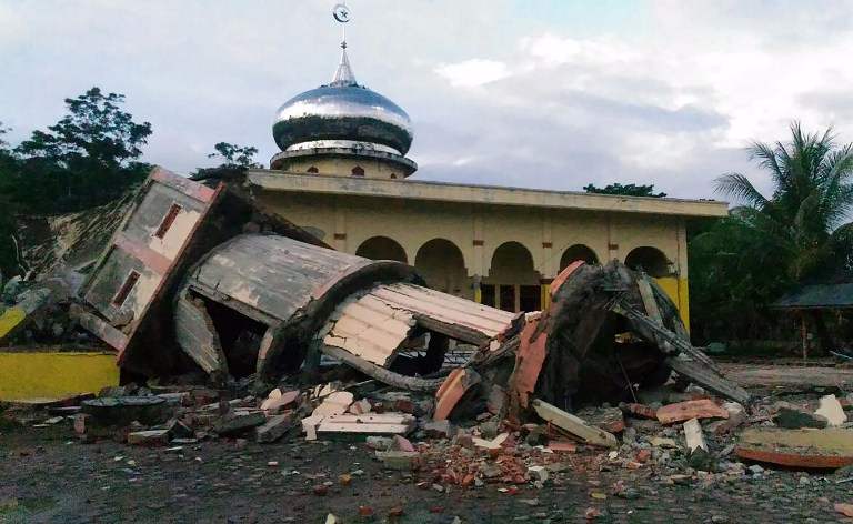 Frantic rescue after quake kills 54 in Indonesia's Aceh