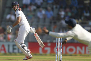 LIVE SCORE INDIA vs ENGLAND 4th Test Day 1: Ashwin's triple strike brings India back on track