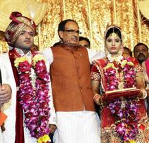 Shivraj Singh Chouhan attends wedding ceremony of daughter of Ramashankar Yadav, who was killed in Bhopal jailbreak