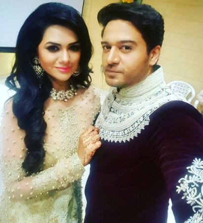 Gaurav Khanna's first post-wedding picture with wife Akanksha Chamola is the best thing you will see today!  Gaurav Khanna's first post-wedding picture with wife Akanksha Chamola is the best thing you will see today!