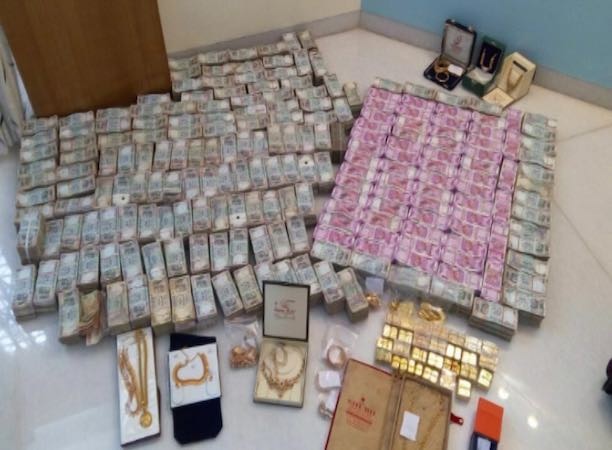 Rs 5.70 cr cash, 32 kg bullion seized in Karnataka; Hawala operator hid them behind bathroom tiles Rs 5.70 cr cash, 32 kg bullion seized in Karnataka; Hawala operator hid them behind bathroom tiles
