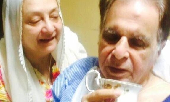 Lata, Big B, Shabana wish Dilip Kumar on his birthday Lata, Big B, Shabana wish Dilip Kumar on his birthday