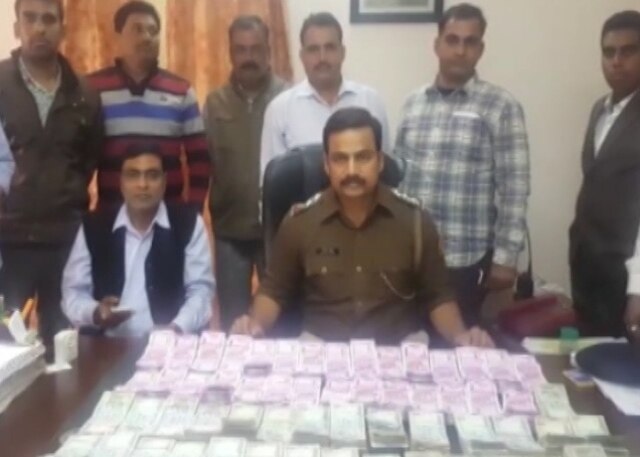 I-T dept, CBCID seize Rs 2.16 crore including 1.94 crore in new notes from Jaipur I-T dept, CBCID seize Rs 2.16 crore including 1.94 crore in new notes from Jaipur