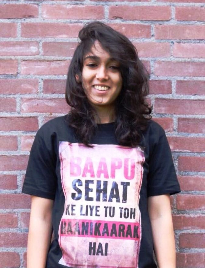 Aamir Khan's daughter sports 'Dangal' t-shirt Aamir Khan's daughter sports 'Dangal' t-shirt