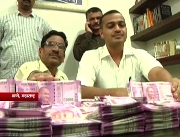Maharashtra: Cash worth over 1.3 crore in Rs 2,000 notes seized, 3 held Maharashtra: Cash worth over 1.3 crore in Rs 2,000 notes seized, 3 held