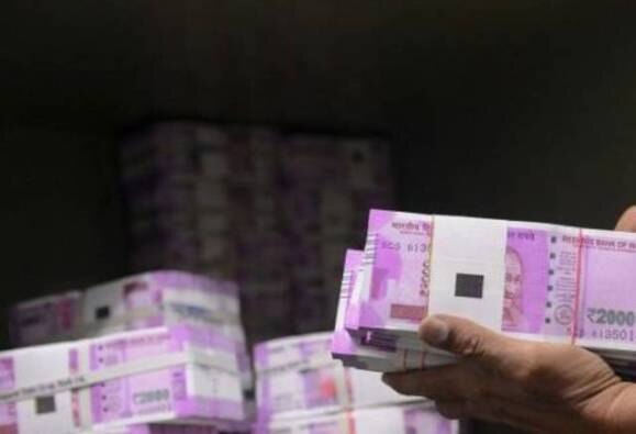Demonetisation: Rs 2.25 crore in new notes seized from flat guarded by 2 dogs, old woman in Bengaluru Demonetisation: Rs 2.25 crore in new notes seized from flat guarded by 2 dogs, old woman in Bengaluru