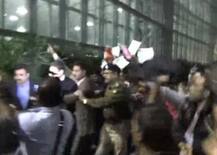 Congress workers show black flags to RBI Governor