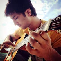 Sushant drops surname on Twitter to support \'Padmavati\'