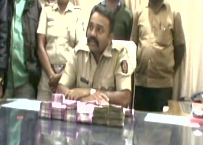Rs 10 crore in scrapped denomination seized from car in Mumbai