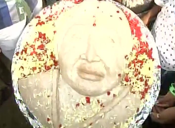 Fan frenzy: 'Amma' supporters make Idly weighing 68 kgs in form of late CM's face in Chennai