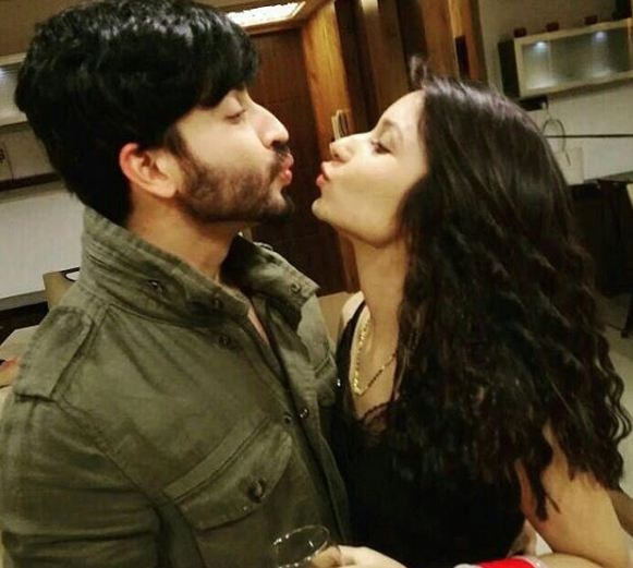 Vinny Arora pens romantic message for hubby Dheeraj Dhoopar on his first b'day post-wedding Vinny Arora pens romantic message for hubby Dheeraj Dhoopar on his first b'day post-wedding