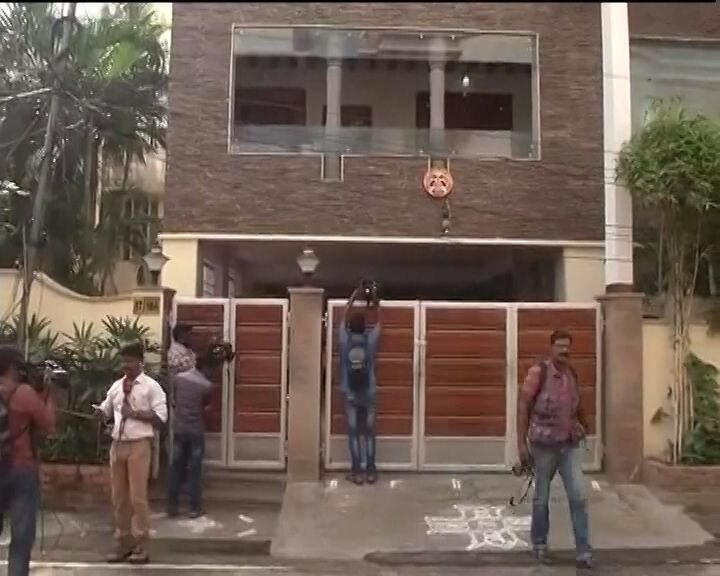 IT officials raid Tamil Nadu Chief Secretary's residence in Chennai IT officials raid Tamil Nadu Chief Secretary's residence in Chennai