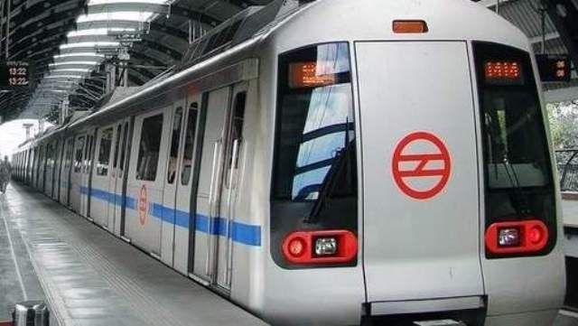 Delhi Metro's strange Christmas 'gift' to commuters Delhi Metro's strange Christmas 'gift' to commuters