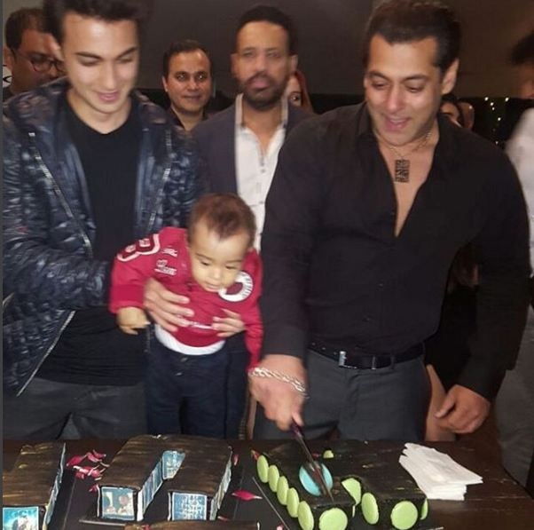 Inside Pictures Of Salman Khan's 51st Birthday Bash Inside Pictures Of Salman Khan's 51st Birthday Bash