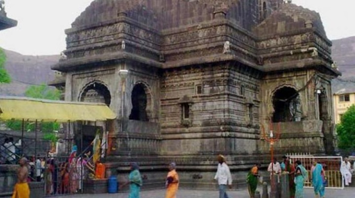 Income Tax department sends notice to 2 Trimbakeshwar Temple priests in Nashik Income Tax department sends notice to 2 Trimbakeshwar Temple priests in Nashik