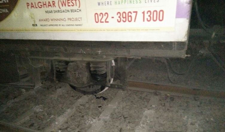 Kurla-Ambernath local train derails near Kalyan in Mumbai, no injuries reported