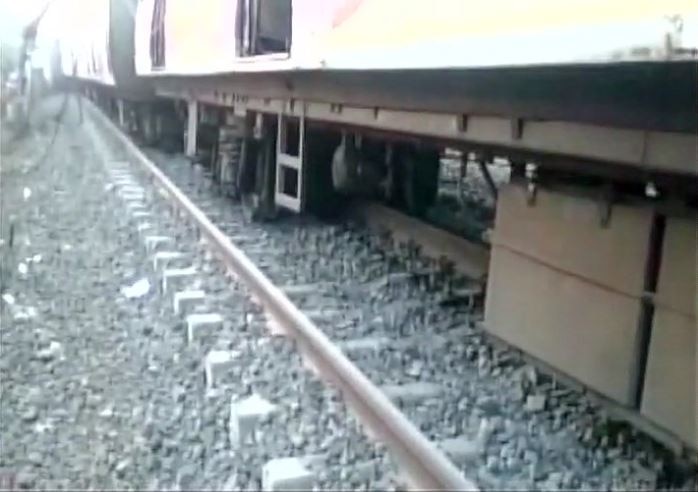 Kurla-Ambernath local train derails near Kalyan in Mumbai, no injuries reported Kurla-Ambernath local train derails near Kalyan in Mumbai, no injuries reported