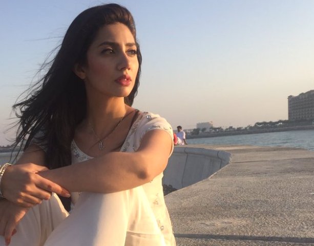 VIRAL VIDEO: Pakistanis shouldn't be inspired by India, says actress Mahira  Khan