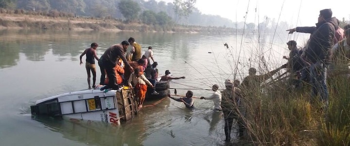 Uttar Pradesh: Passenger bus falls into canal in Sitapur; 10 killed, 10 injured Uttar Pradesh: Passenger bus falls into canal in Sitapur; 10 killed, 10 injured