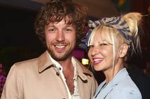 Popstar Sia files for divorce