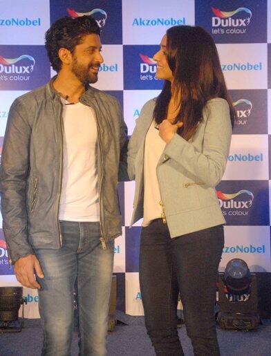 The rumours about alleged affair of Rock On 2 co-stars Farhan Akhtar and Shraddha Kapoor made to headlines when reports said that the actress moved-in with Farhan and daddy Shakti Kapoor forcibly dragged her out of singer-actor’s house. Miss Kapoor has finally breaks her silence and denied such allegations. (IMAGE COURTESY: SOLARIS)