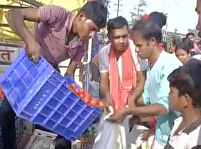 Demonetisation fallout: Chhattisgarh farmers give away vegetables for free to protest low prices