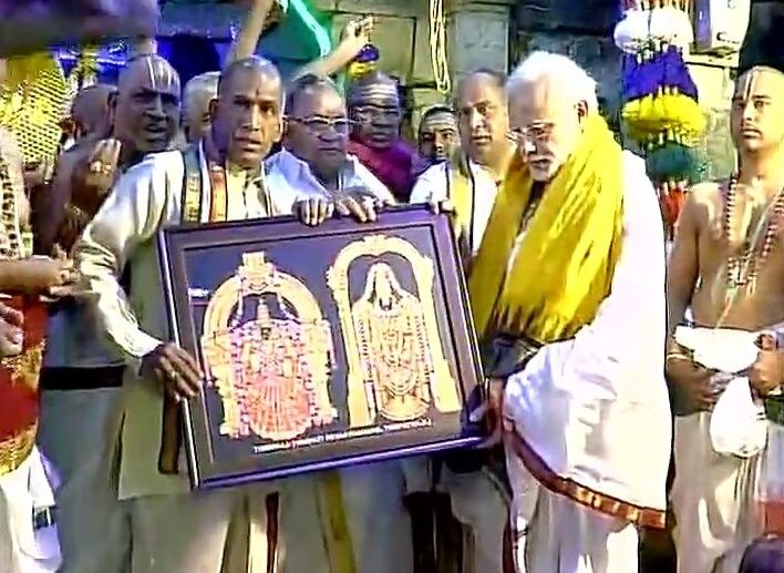 LIVE: Prime Minister Modi offers prayers at Sri Venkateswara Swamy Temple at Tirupati LIVE: Prime Minister Modi offers prayers at Sri Venkateswara Swamy Temple at Tirupati