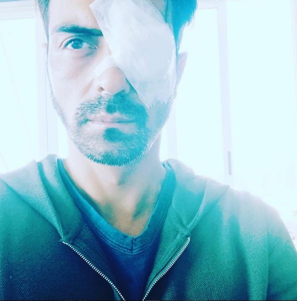 Well the ‘Rock On’ actor posted his photo and wrote, 