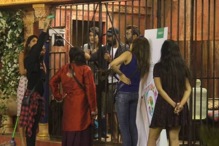 Colors TV Bigg Boss 10 has been constantly striking the headlines and giving us shockers. Now the ardent fans should move on from Swami Om’s eviction and take a look at this hot news. (Image Courtesy - colorstv.com)