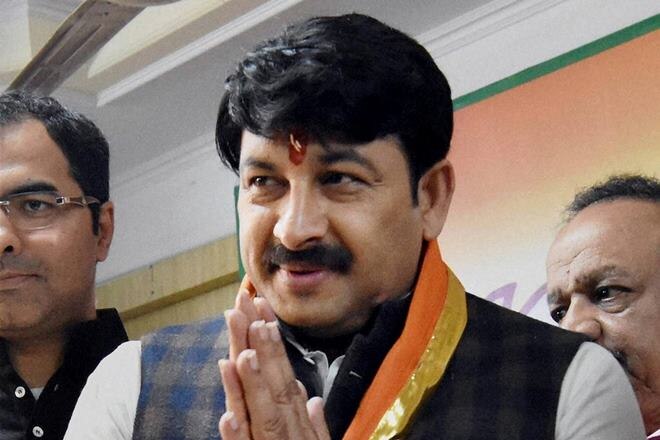 Viral Sach: BJP leader Manoj Tiwari 'mocks' people standing in bank queues  Viral Sach: BJP leader Manoj Tiwari 'mocks' people standing in bank queues