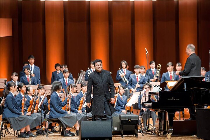 Rahman turns 50, film celebs hail him as 'god's special child' Rahman turns 50, film celebs hail him as 'god's special child'