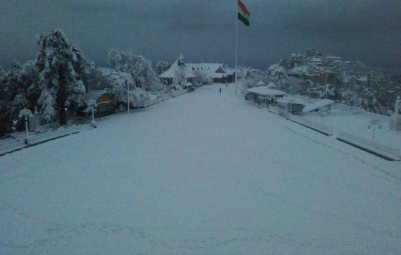 Traffic to tourist destinations Shimla, Manali and Dalhousie cut off after heavy snowfall