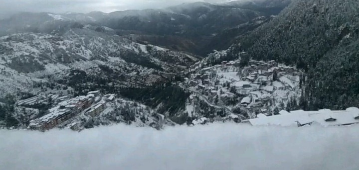 Traffic to tourist destinations Shimla, Manali and Dalhousie cut off after heavy snowfall Traffic to tourist destinations Shimla, Manali and Dalhousie cut off after heavy snowfall
