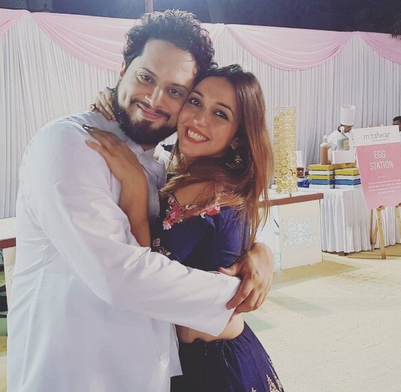 Her's is the first television-star wedding of the year 2017! Hang on, that's not her hubby. PIC/nauheedc - Instagram.