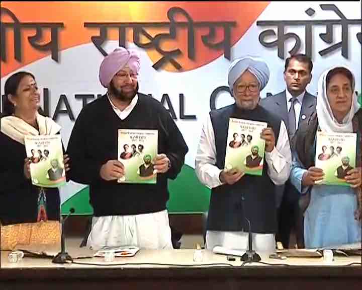 Former Prime Minister Manmohan Singh releases Congress poll manifesto for Punjab