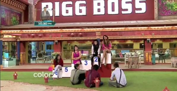 BIGG BOSS 10: WHOAA! These two contestants GO OUT and SEEK VOTES for TICKET TO FINALE BIGG BOSS 10: WHOAA! These two contestants GO OUT and SEEK VOTES for TICKET TO FINALE