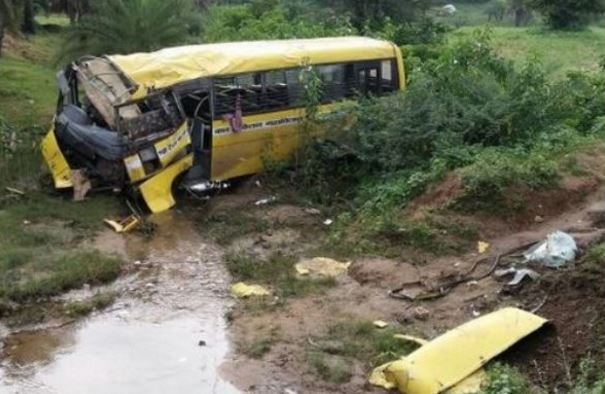 Bareilly: 6 dead, 30 injured after bus rams into stationary bus on NH24 Bareilly: 6 dead, 30 injured after bus rams into stationary bus on NH24