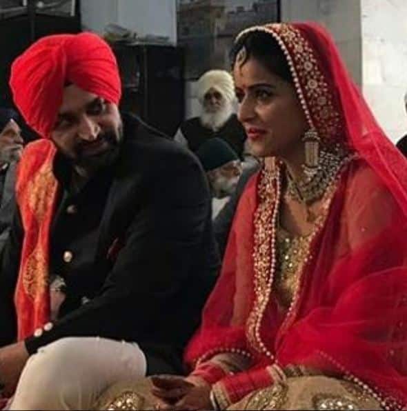 Well this year 2017 another actress from the tinsel town has got married and now shared her first wedding picture on the social networking site Instagram. Colors TV show ‘Udaan’ actress Ginnie Virdi has finally taken nuptial vows and she got married on 1st January 2017. In the picture this newlywed couple sitting together looks amazing together. While sharing this actress captioned it, “Biggest day of my life”