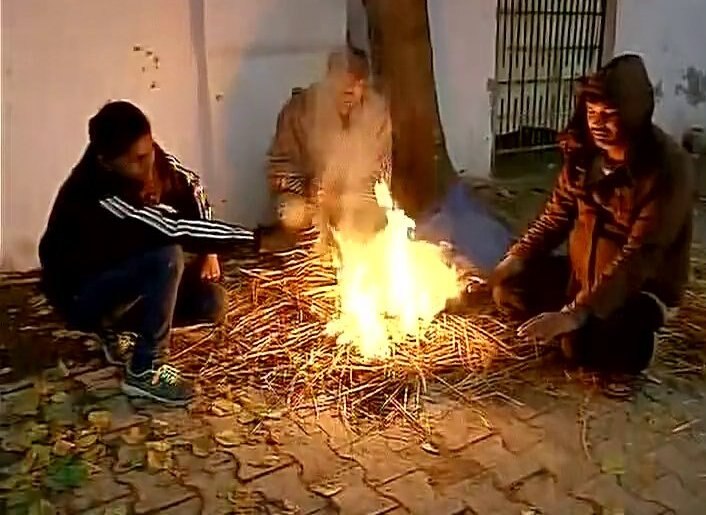 Delhi records season's lowest temperature, cold wave intensifies Delhi records season's lowest temperature, cold wave intensifies