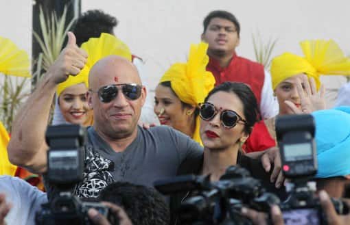 They arrived to the typical desi fanfare of women dressed in red saris and yellow turbans. Diesel looked excited as he waved out to the media and to the crowd there with much gusto. Dressed in white jeans, a black t-shirt and a pair of shades, he walked out of the airport here hand-in-hand with Deepika, who sported an all-black look complete with black stilettos. (IMAGE: SOLARIS)