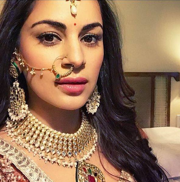 TV actress Shraddha Arya who rose to fame with ‘Tumhari Paakhi’ ‘Dream Girl’ has made into headlines after so long when she shares a picture on social networking site Instagram. 