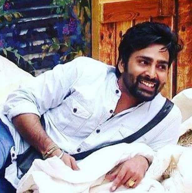 But this is the current look of Manveer and we think he looks quite handsome here!