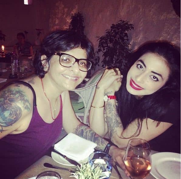 Ex-Roadie seems tough and is surely a fighter and this attitude is inherent. It comes from her rockstar mother, Tanya Judge who looks cooler than the daughter. (IMAGE COURTESY: ISNTAGRAM/ SANEYA)