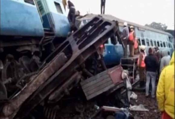 NIA visits Vizianagaram train derailment site, toll is 41 NIA visits Vizianagaram train derailment site, toll is 41