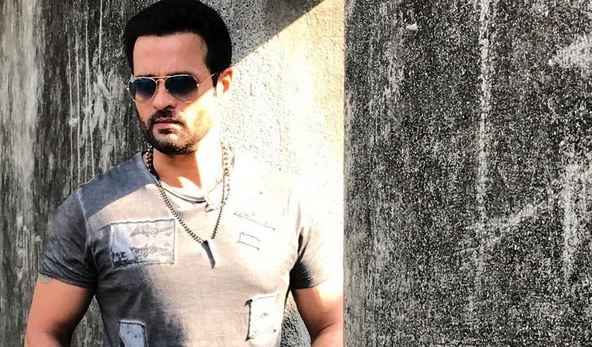 I have been offered lots of money to be a part of BIGG BOSS, says Rohit Roy I have been offered lots of money to be a part of BIGG BOSS, says Rohit Roy