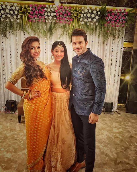 Navina's good friend and co-actor from Kaisi Yeh Yeh Yaarian,Niti Taylor attended the ceremony and looked pretty in indian outfit!(Image Courtesy - Instagram/Nititaylor)