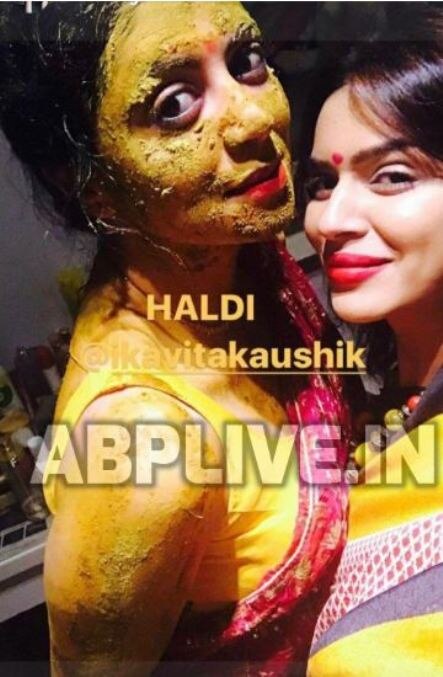 Kavita's close friend and actress Aashka Goradia was all the time with and also updated her fans about this!(Image Courtesy - Instagram)
