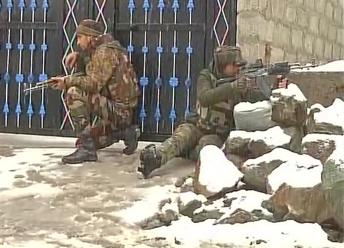 J&K encounter: Massive gunbattle underway in Ganderbal, 2 militants trapped, area cordoned off J&K encounter: Massive gunbattle underway in Ganderbal, 2 militants trapped, area cordoned off